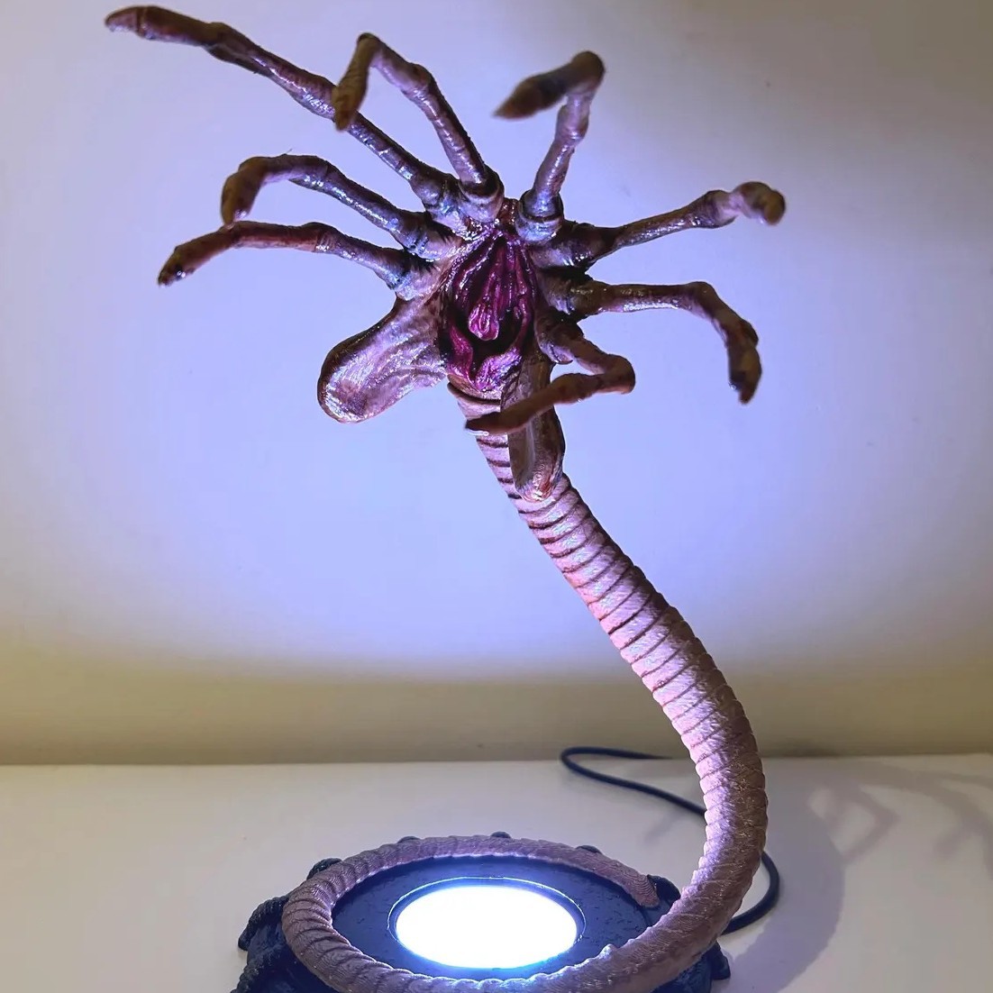 Lampe Alien Facehugger, veille - Home Decor Halloween avis et prix