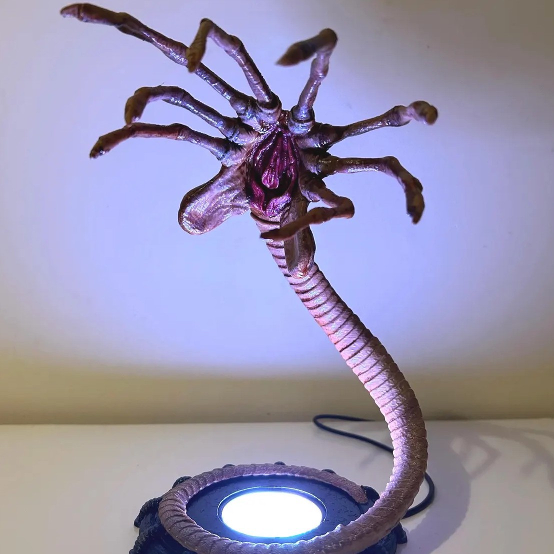 Lampe Alien Facehugger, veille - Home Decor Halloween avis et prix