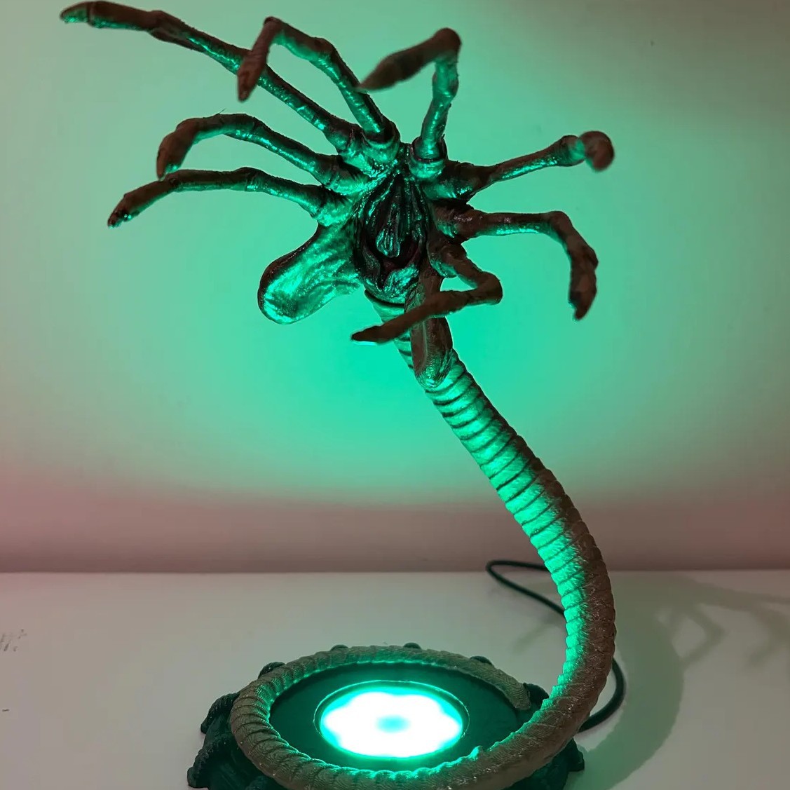 Lampe Alien Facehugger, veille - Home Decor Halloween avis et prix
