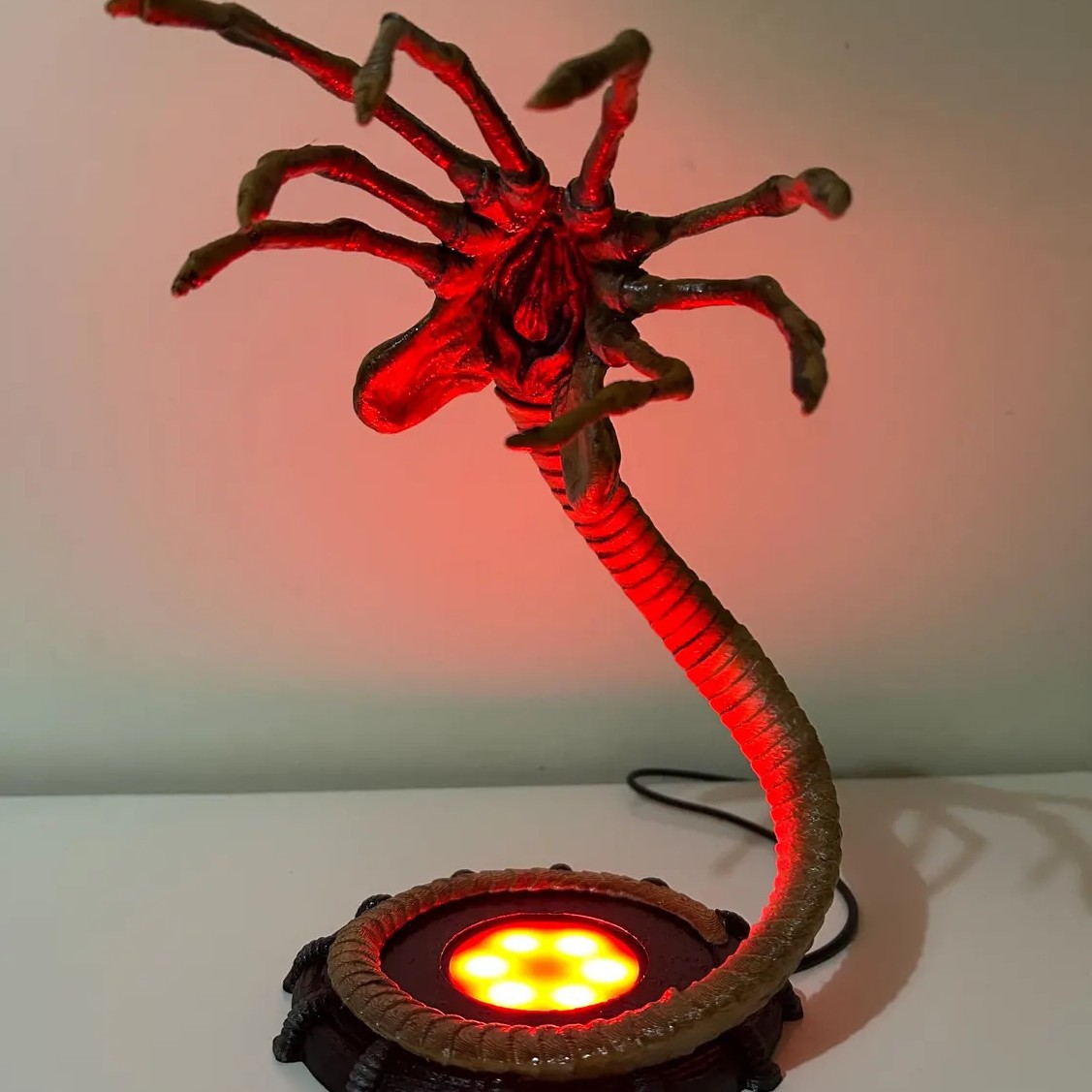 Lampe Alien Facehugger, veille - Home Decor Halloween avis et prix